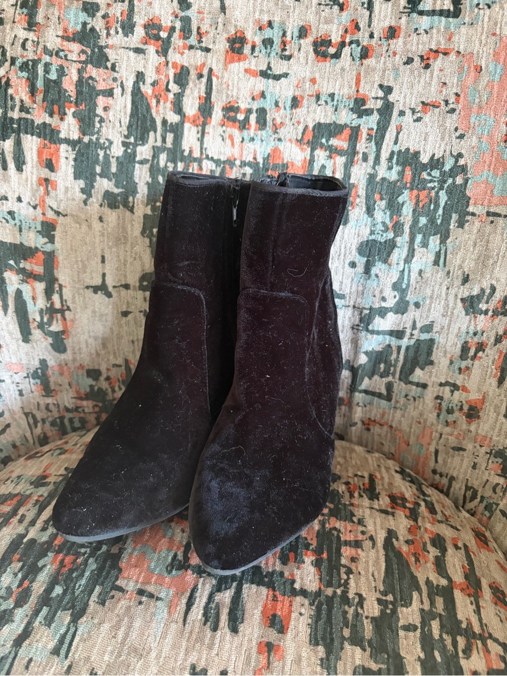 Women's Black Velvet Ankle Boots Size 6 Shoedazzle